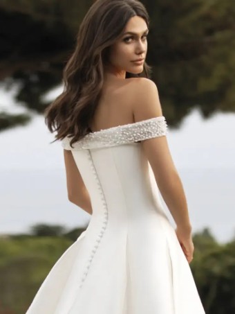 Pronovias REA #1 Off White/Crystal thumbnail
